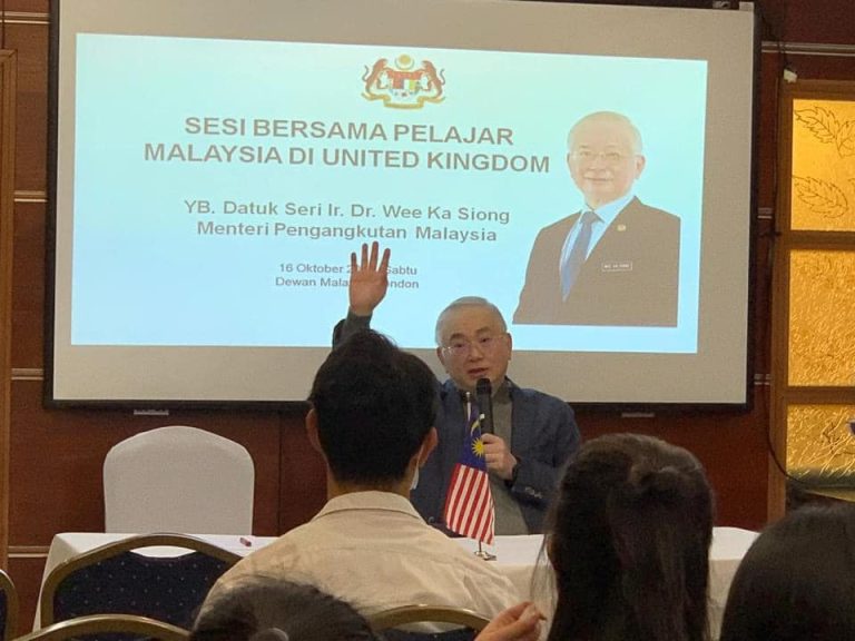 M’sian students in UK should consider career in logistics, transportation, says Dr Wee