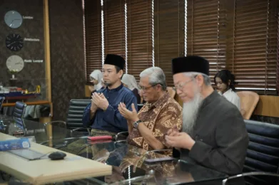 Yayasan Bandaraya Johor Bahru Distributes 100 Aidilfitri Food Baskets to students Netherlands Maritime University College (NMUC) Netherlands Maritime University College (NMUC) media