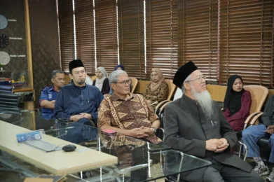 Yayasan Bandaraya Johor Bahru Distributes 100 Aidilfitri Food Baskets to students Netherlands Maritime University College (NMUC) Netherlands Maritime University College (NMUC) media