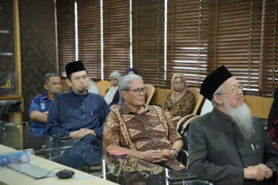 Yayasan Bandaraya Johor Bahru Distributes 100 Aidilfitri Food Baskets to students Netherlands Maritime University College (NMUC) Netherlands Maritime University College (NMUC) media